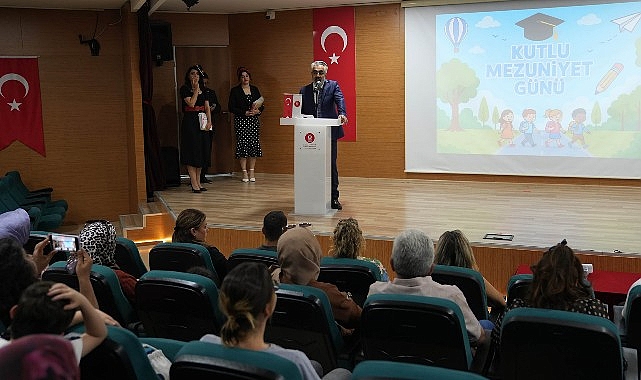 ÇEM’in Minik Yetenekleri Yıl Sonu Gösterisinde Sahne Aldı