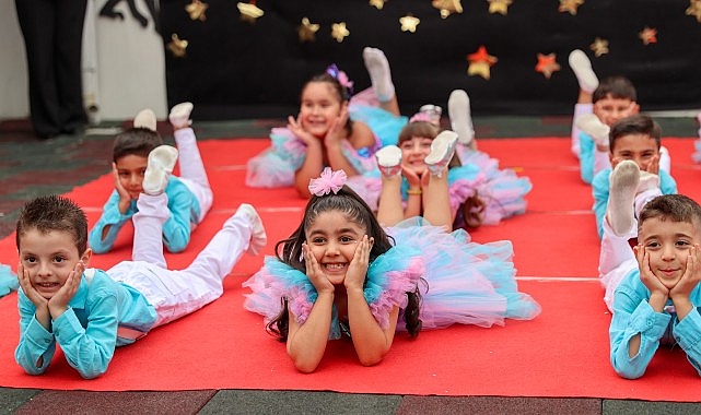 Buca Çınar Anaokulları'nda Miniklerden Unutulmaz Mezuniyet Gösterisi