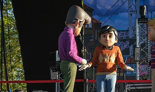 Kocaeli'de Karneval Şenliği: Çizgi Film Kahramanları Miniklerle Buluştu