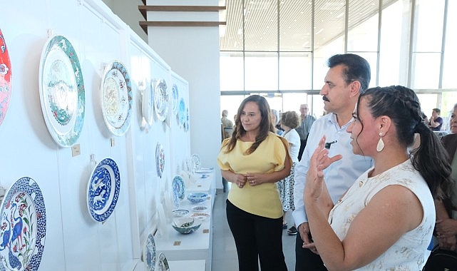 Dikili'de 329 kursiyer yıl sonu coşkusunda sanatla buluştu