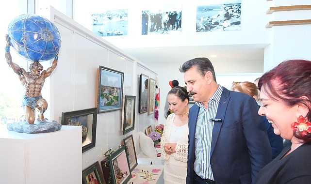 Dikili'de Kadın Eli Sanata Dönüştü: 37 Kursiyerin Eserleri İki Farklı Sergide Buluştu