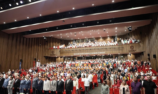 Kocaeli'de Dünya Çevre Günü: 6.600 kg Atık Pil Geri Dönüştü, Minikler Defileyle Farkındalık Yarattı
