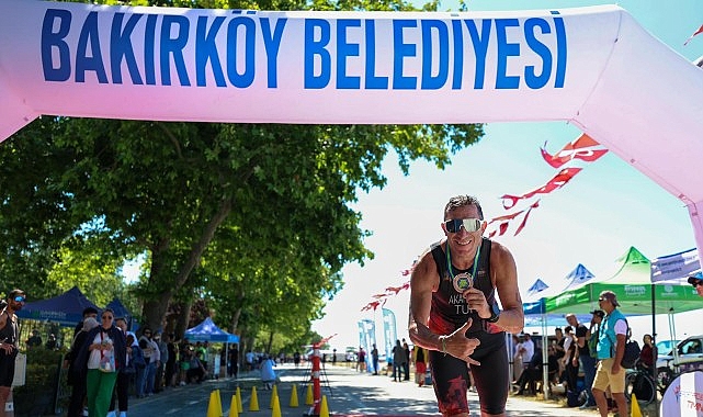 Florya Sahili'nde Triatlon Heyecanı: Yurteri ve Gökçe Zirvede