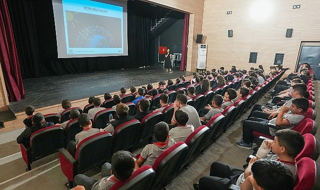 Gaziemir'de 5 Bin 486 Öğrenciye Geri Dönüşüm Eğitimi Verildi