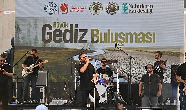 Gediz Nehri İçin Binler Tek Yürek: Büyük Buluşma Yüzüncü Yıl Meydanı'nda Gerçekleşti
