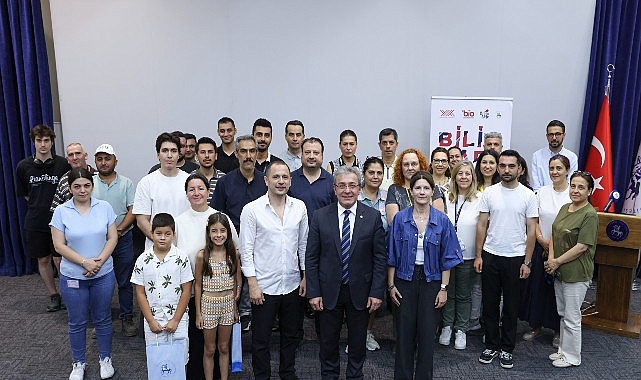 Yapay Zekâ Fizyoterapiyi Dönüştürüyor: DEÜ'de Geleceğin Meslekleri Konuşuldu