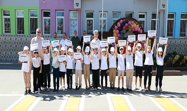Osmangazi'de 400 Çocuk Ücretsiz Tenis Eğitimiyle Geleceğe Hazırlanıyor
