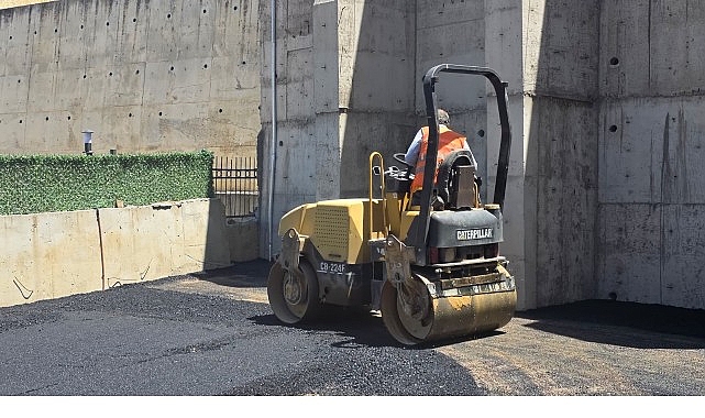 Gemlik Belediyesi Hisar Mahallesi'nde Yeni Açılan Yollara Asfalt Seriyor