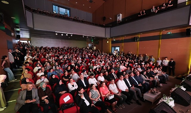 Kartepe Genç Akademi Sahne Gecesinde Yeteneklerini Sergiledi