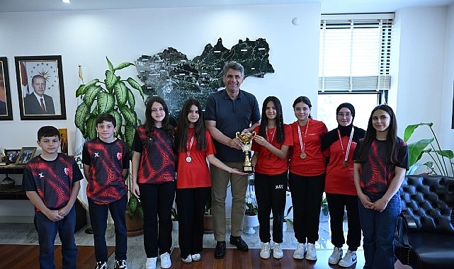 Kartepe'li Genç Sporculardan Büyük Başarı: Başkan Kocaman'a Gurur Ziyareti