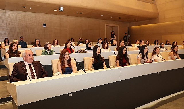 Nilüfer'de Gençlik Programı Tamamlandı: 3 Projede 100'den Fazla Genç Sertifika Aldı