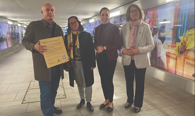 Hanau Tren İstasyonu'nda Hakan Kurşun'un 'Willkommen' Eseriyle Kamusal Sanat Deneyimi