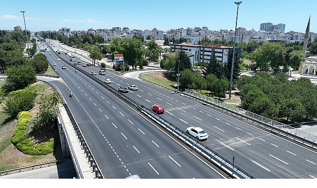 İller Bankası Kavşağı'nda Asfalt Yenileme: Trafiğe Kapatılan Yol 38 Saatte Açıldı