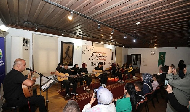 İnegöl'de 8 Aylık Gitar Eğitimi Tamamlandı: 16 Kursiyer Sertifika Aldı
