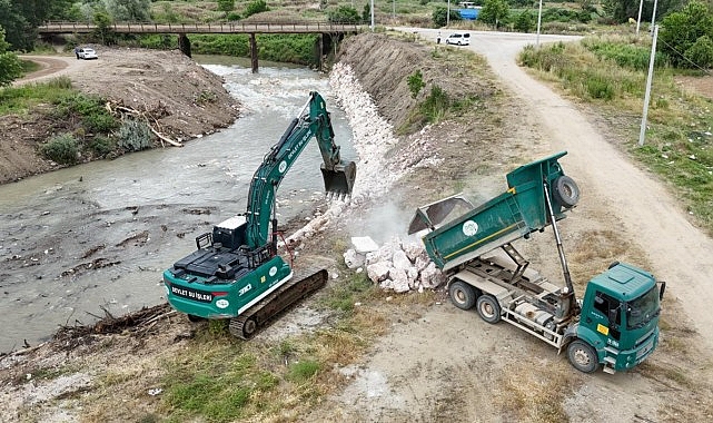 İnegöl'de Sel Tehlikesine Karşı Dere Islahı: 2 Farklı Noktada Çalışma Başlatıldı