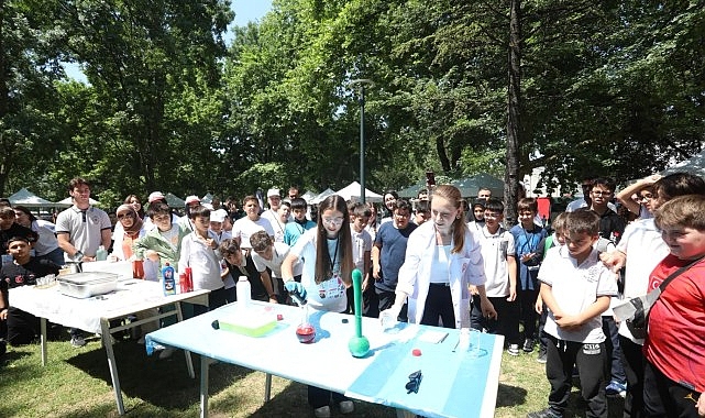 İnegöl'de TÜBİTAK 4006-C Bilim Festivali: 20 Okuldan 210 Öğrenci 73 Proje Sergiledi