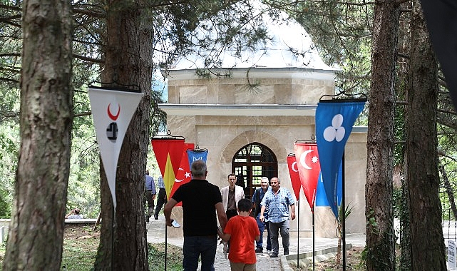 İnegöl'ün Fatihi Turgut Alp, 700 Yıllık Türbesinde Dualarla Anıldı
