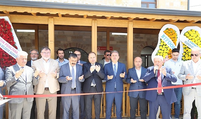 İzmir Bakırçay Üniversitesi'nde Yeni Cami İbadete Açıldı: Faruk Demir Camii Hizmete Girdi