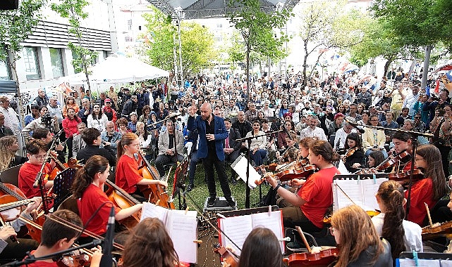 Kadıköy Kitap Günleri 10. Kez Kapılarını Açtı: 250 Yazar Okurlarla Buluşuyor