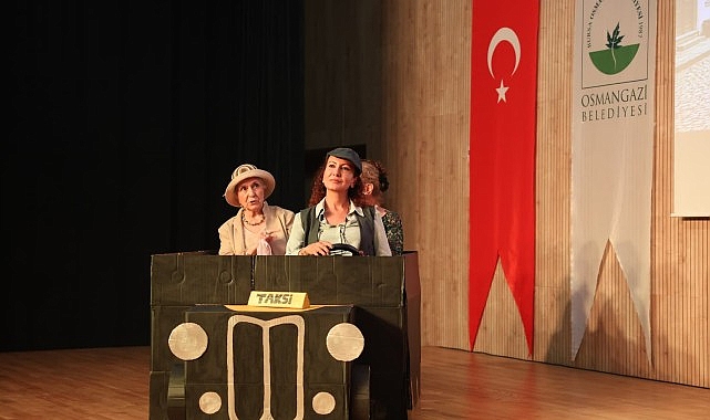 Türkiye'nin İlk Kadın Taksi Şoförünün Hikayesi 'Hey Taksi!' Oyunuyla Sahnelendi