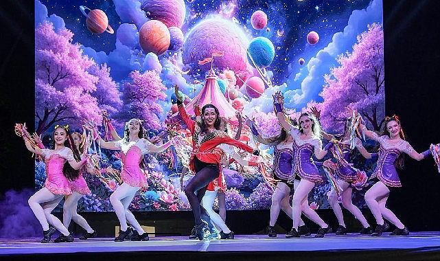 Kocaeli'de Karneval Coşkusu: Minik Dansçılar Luna Gösterisiyle Büyüledi
