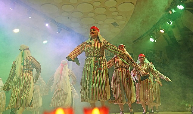510 Kursiyerle Anadolu Rüzgarı: Karşıyaka'da Halk Dansları Sezon Finali