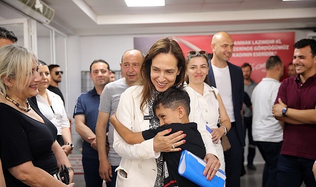 Karşıyaka'da Katılımcı Yönetim Buluşmaları: Başkan Ünsal Cumhuriyet Mahallesi'nde Vatandaşları Dinledi