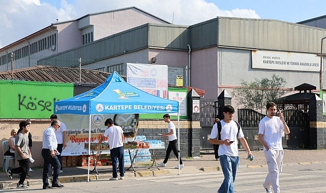 Kartepe Belediyesi, YKS Maratonunda Adayları ve Aileleri Yalnız Bırakmadı
