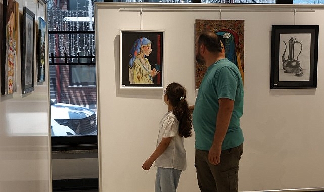 Kartepe'de 'Ahenk' Sergisi: Renklerin ve Duyguların Büyüleyici Uyumu