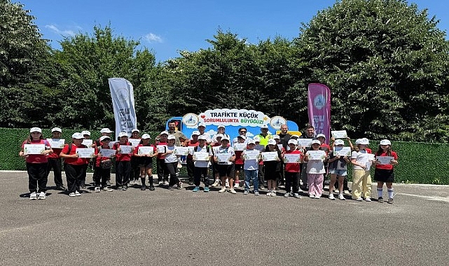 Kartepe'de Çocuklara Trafik Eğitimi: Uygulamalı Parkurda İlk Ders Verildi