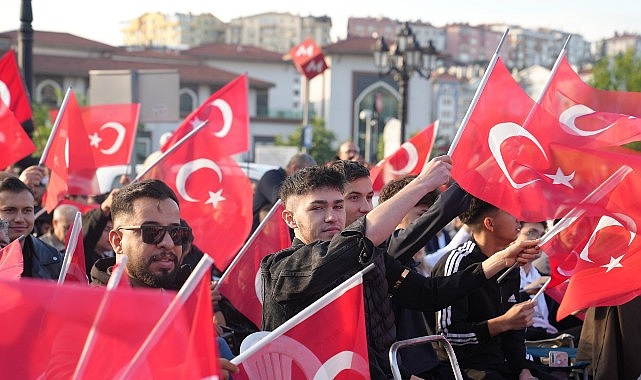 Keçiören'de Dev Ekran Coşkusu: Milli Takım İçin Sabah Namazı ve Maç Heyecanı