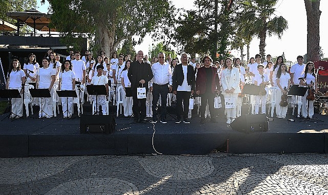 Kemer'de Yaza Merhaba Konseri: Cumhuriyet Orkestrası Sahne Aldı