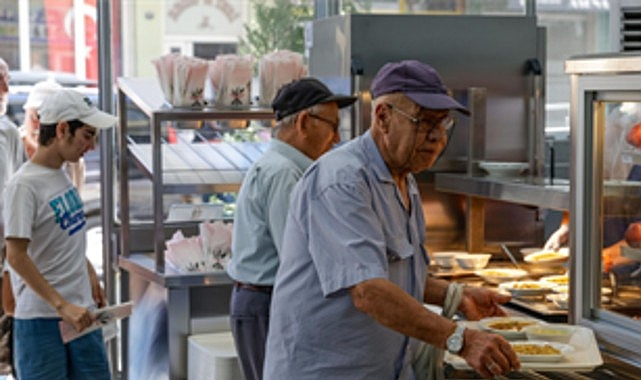 İzmir'de Kent Lokantaları'nın 7. Şubesi Konak Levent'te Açıldı: 4 Çeşit Yemek 25 TL
