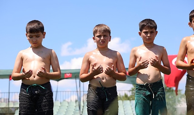 18. Sekapark Yağlı Güreşleri Başladı: 1700 Pehlivan Er Meydanında