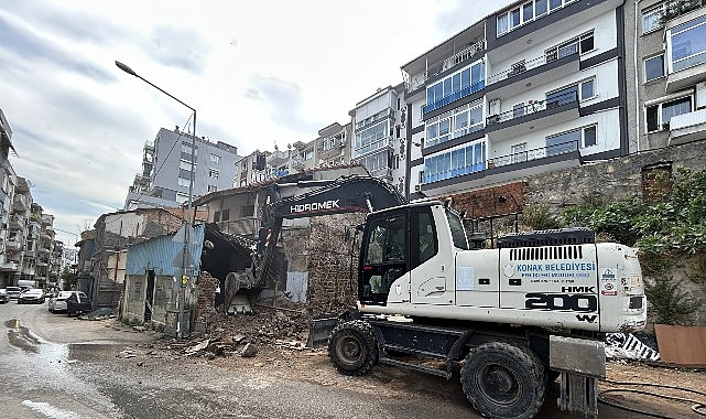 Konak'ta 363 Metruk Bina Yıkıldı: Belediye Hedefini Büyüttü