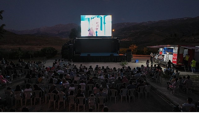 Konya'da Sinema TIR'ı İlçeleri Geziyor: Yaz Akşamları Açık Hava Keyfi