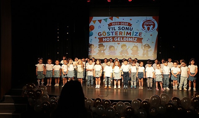 Maltepe'de Miniklerden Yılsonu Sahne Şöleni: 4-5 Yaş Grubu Kreş Öğrencileri Hünerlerini Sergiledi