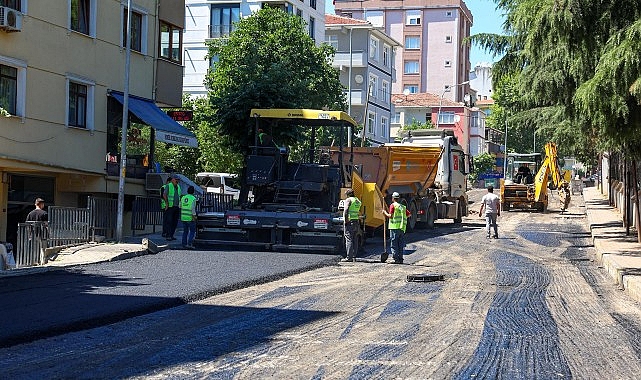 Maltepe'de yol seferberliği: 18 mahallede asfalt yenileme başladı