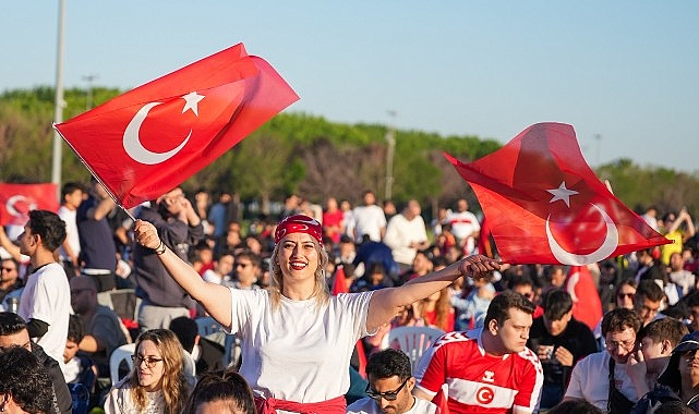 Maltepe'de Dünya Kupası Coşkusu: 24 Yıl Sonra Gelen Heyecan Binleri Buluşturdu