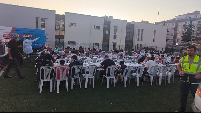 Maltepe'de Yas-ı Matem Orucunun Sekizinci Gününde Yüzlerce Kişi Sofralarda Buluştu