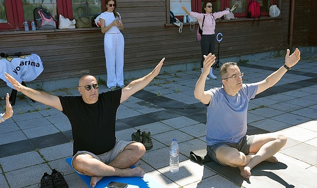 Maltepe'de 100'ü Aşkın Kişi Dünya Yoga Günü'nde Seyirtepe'de Buluştu