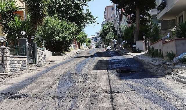 Maltepe'de İki Sokak Daha Sıcak Asfaltla Yenilendi: Konfor ve Güvenlik Artırıldı