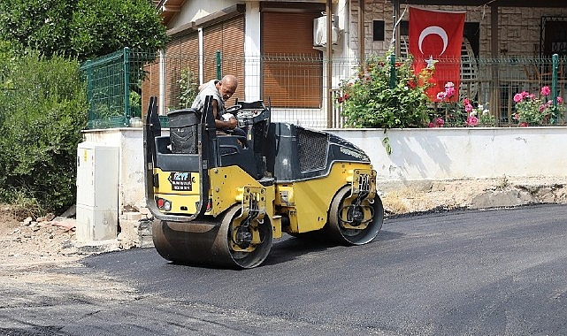 Menderes'te Maydonoz Koyu'na 7 Bin Metrekare Asfalt: Tatil Öncesi Yoğun Çalışma