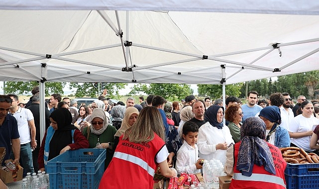 Menemen Belediyesi'nden YKS'de Örnek Destek: Sınav Merkezlerinde Kahvaltılık İkram