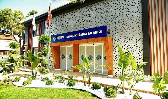 Menemen'de eğitim yatırımları: Anaokulundan üniversiteye kesintisiz destek