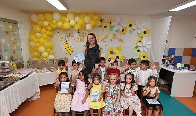Minikler İlk Karnelerini Başkan Mutlu'dan Aldı: Zeytinlik'te Büyük Heyecan