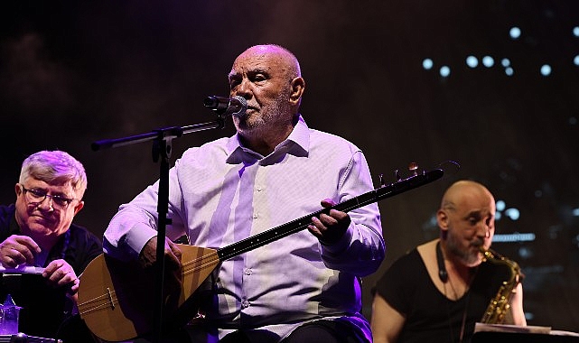 Musa Eroğlu ve Yediveren Orkestrası Nilüfer Caz Festivali'nde ayakta alkışlandı