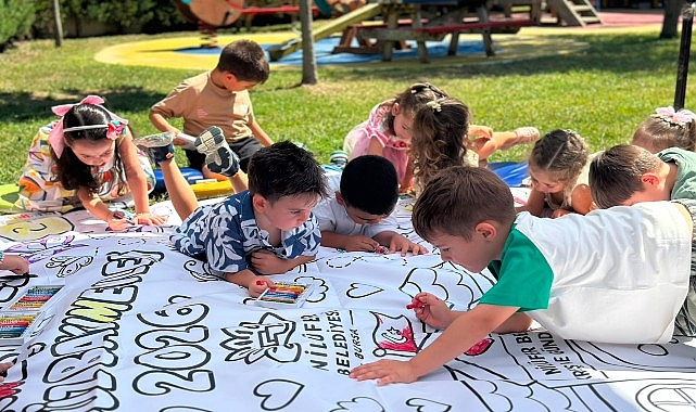 Nilüfer'de minik öğrenciler karne şenliğinde doyasıya eğlendi