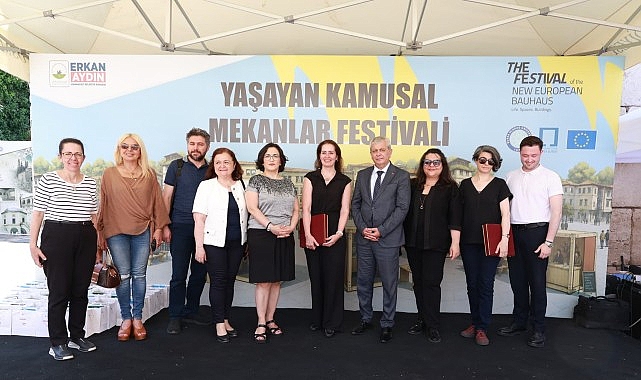 Osmangazi'de Kamusal Alanlar Festivali Başladı: 36 Öğrenci Tarihi Motifleri Ahşaba İşliyor
