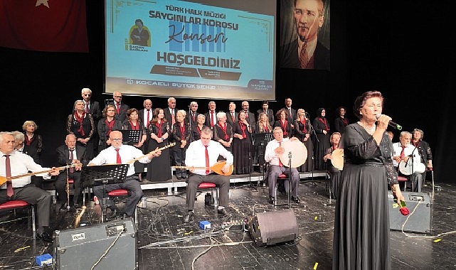 65 Yaş Üstü Yeteneklerden Büyüleyici Performans: Saygınlar Korosu İkinci Konserinde Salonu Doldurdu